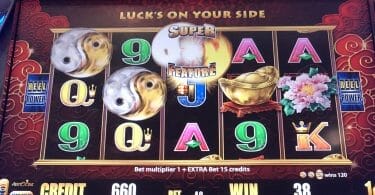 5 Frogs by Aristocrat super feature trigger