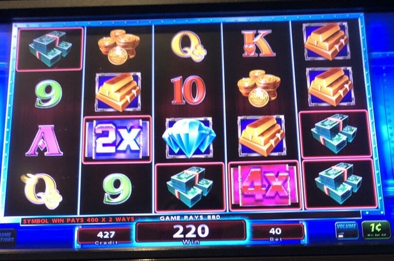 Mega Vault by IGT line hit