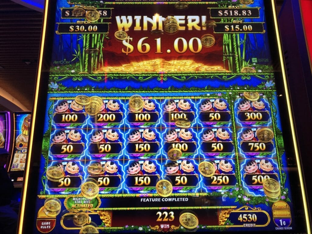 Mighty Cash Xtra Reel by Gimmie Games Aristocrat full screen