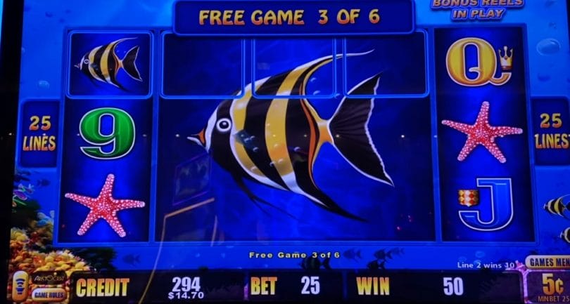 Lightning Link by Aristocrat Magic Pearl free spin bonus