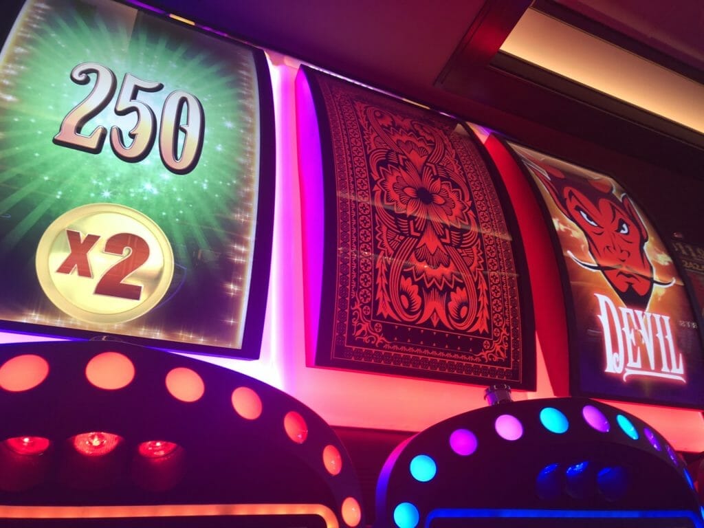 Snoop Dogg Presents The Joker's Wild by Everi Beat the Devil bonus