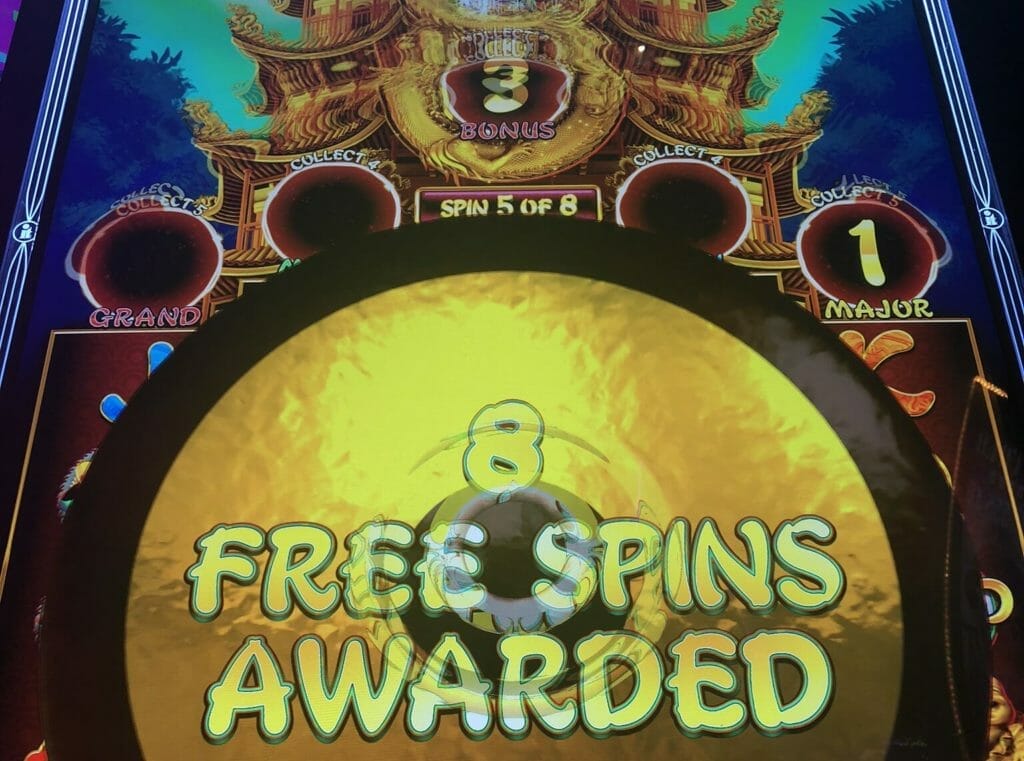 Happy 8s by IT free spins