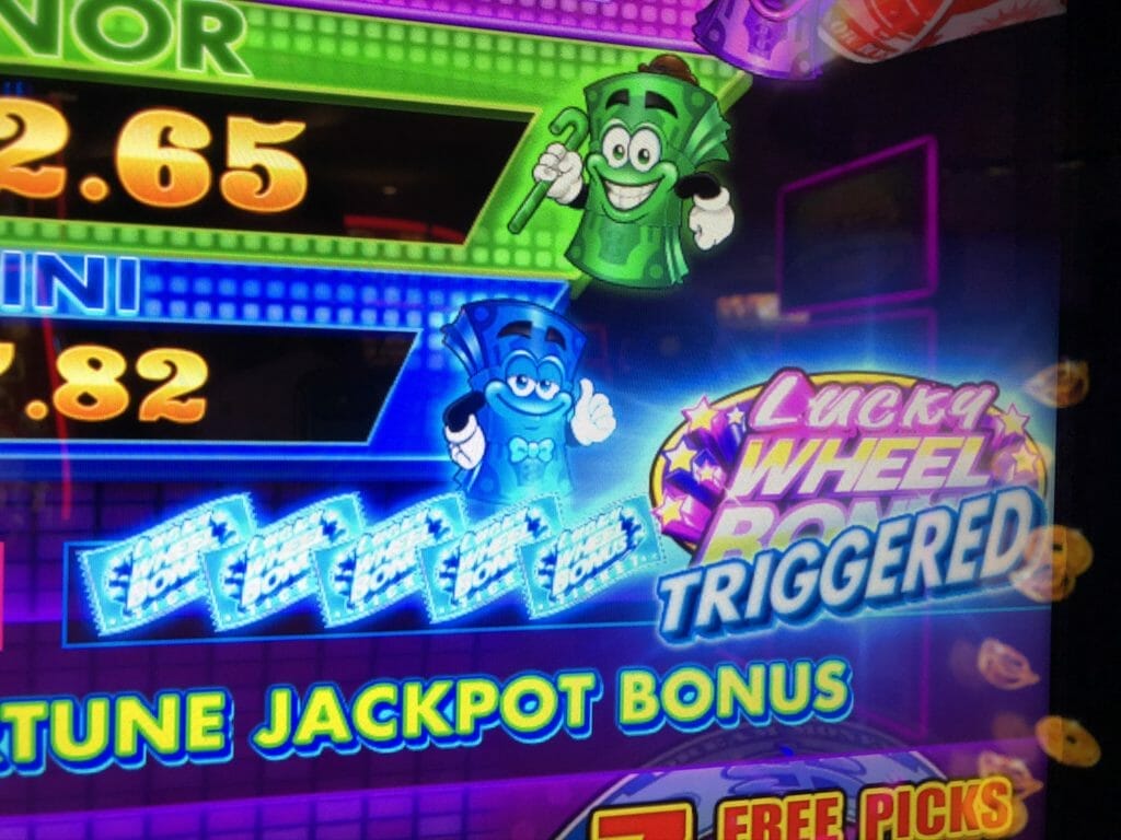 Dream Cash by Aruze Lucky Wheel Bonus Triggered