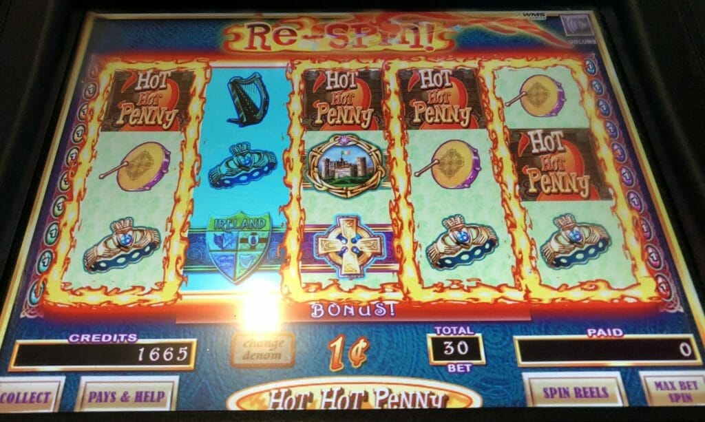 Hot Hot Penny Emerald Eyes by WMS bonus triggered