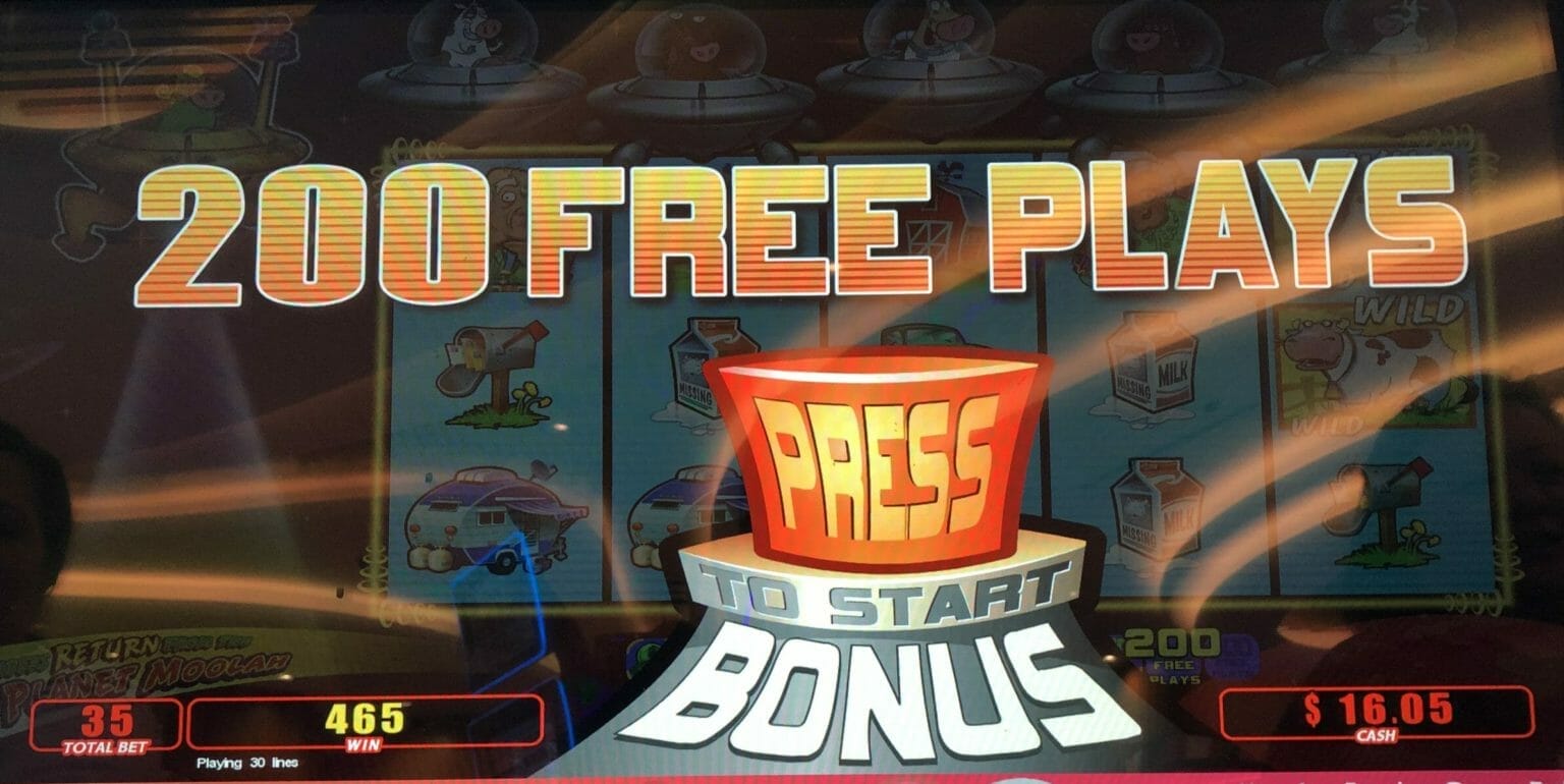 Slot online Little Pigs Strike Back