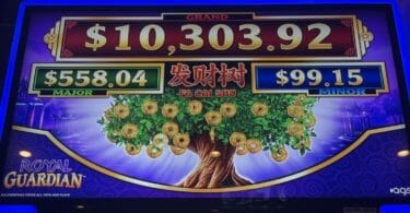 Royal Guardian by AGS top screen with progressives