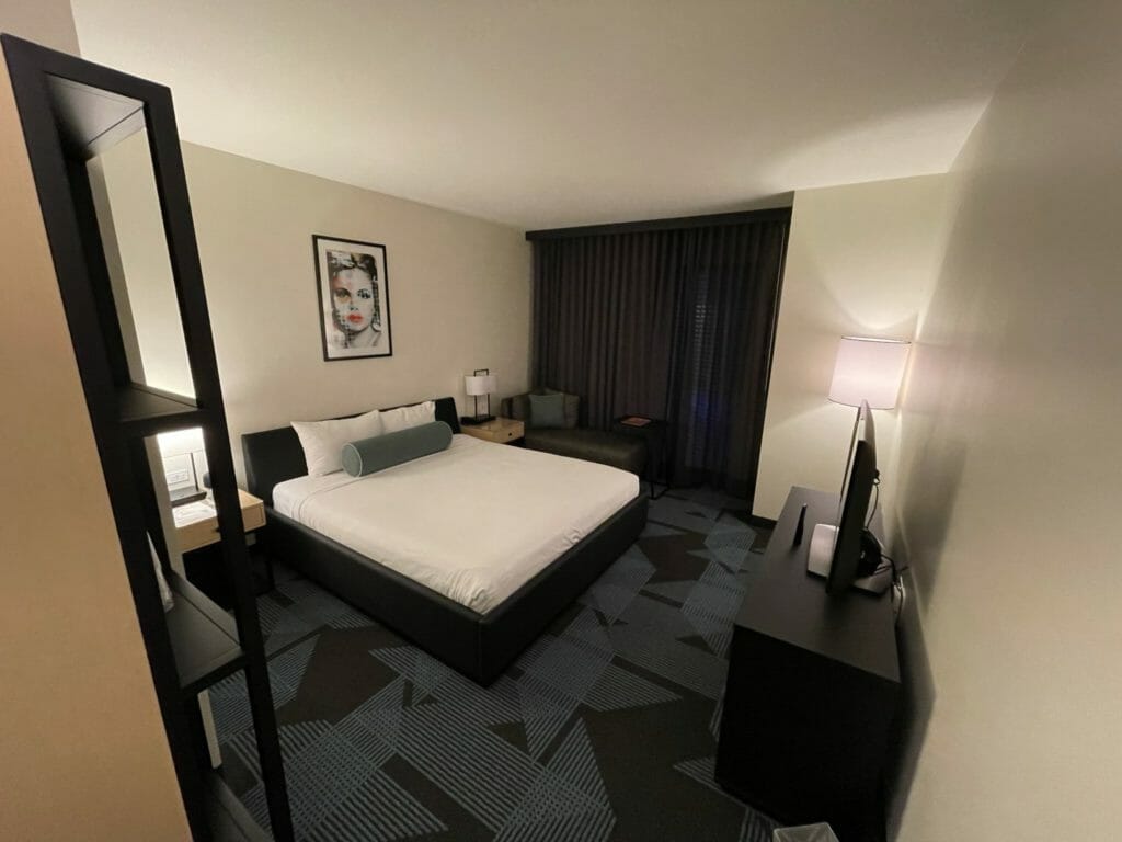 Downtown Grand gallery tower king room