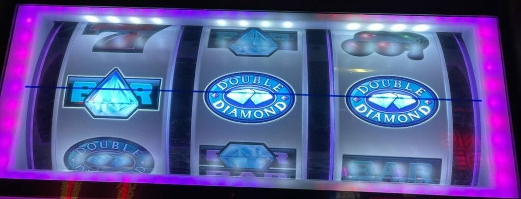 Double Diamond Deluxe by IGT 40x line hit