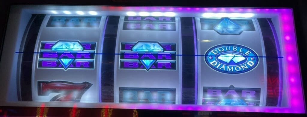 Double Diamond Deluxe by IGT 80x line hit
