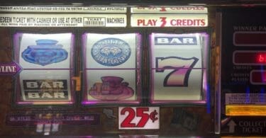 King Cash by IGT two lion heads reels