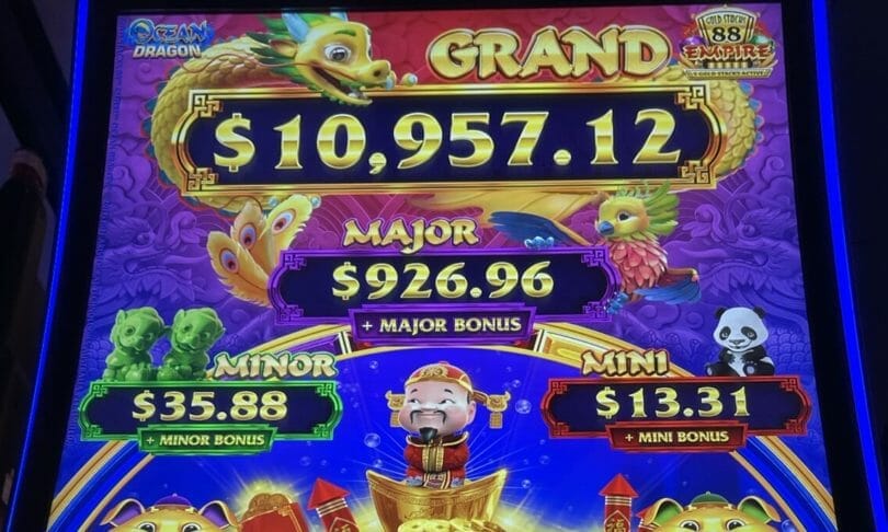 Gold Stacks 88 Empire Ocean Dragon logo and progressives