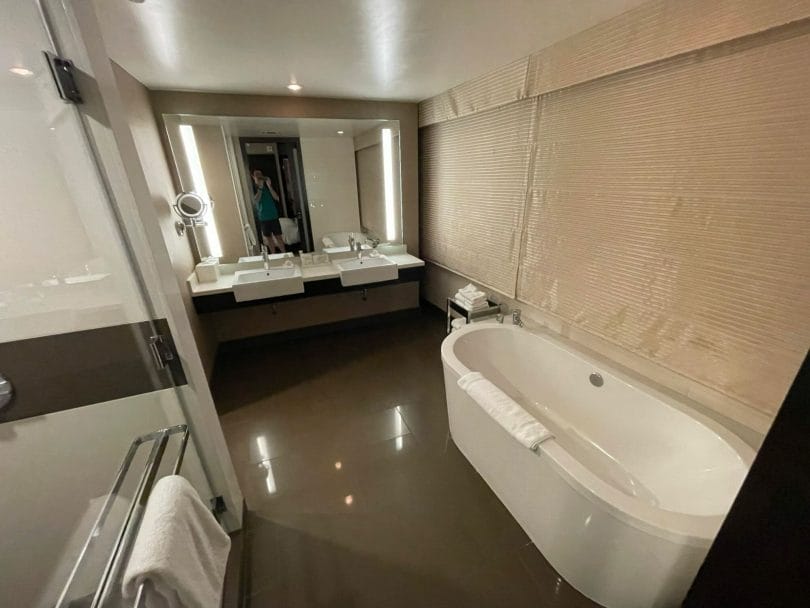 Vdara executive corner suite bathroom