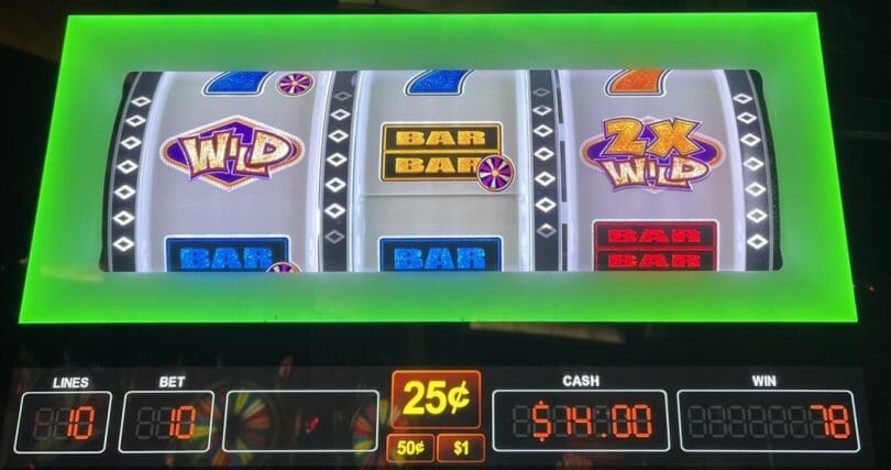 Elvis Presley in Viva Las Vegas by Light & Wonder 10 line game