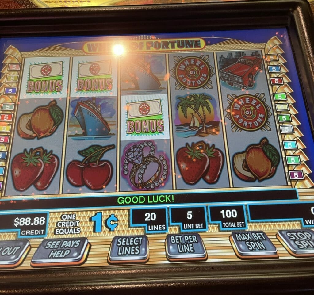 Wheel of Fortune Classic by IGT envelope bonus triggered