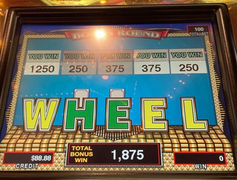 Wheel of Fortune Classic by IGT Envelope Bonus outcome
