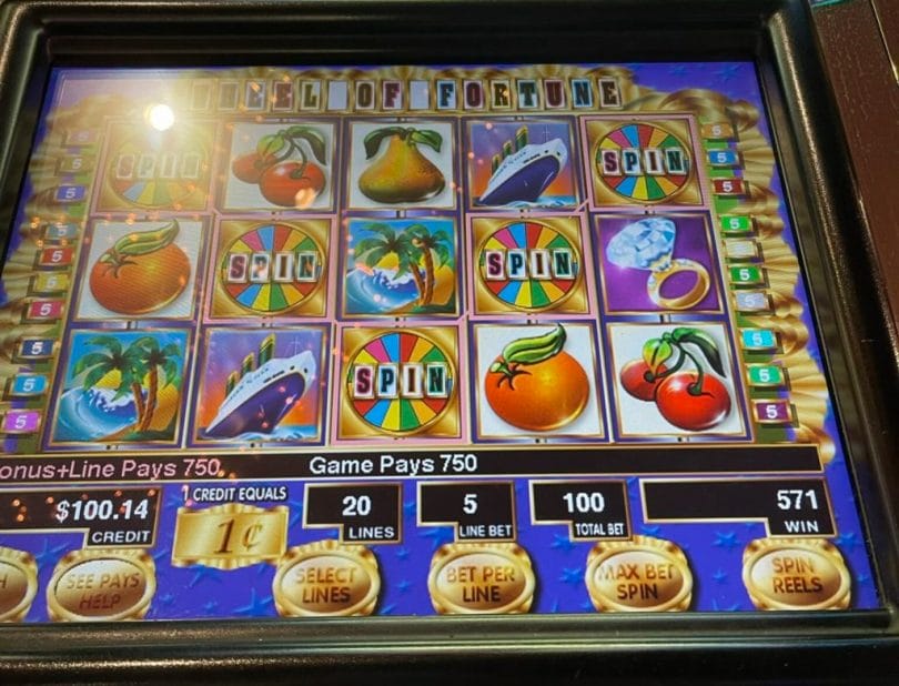 Wheel of Fortune video slot machine by IGT bonus trigger